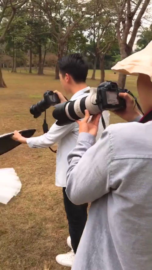 新人风采定格瞬间，双机位摄影见证幸福时刻
